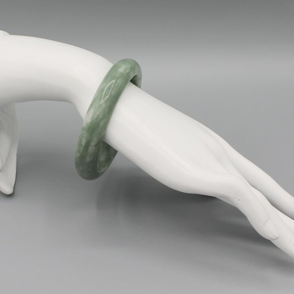 Green jade bangle bracelet natural stone - Picture 4 of 8